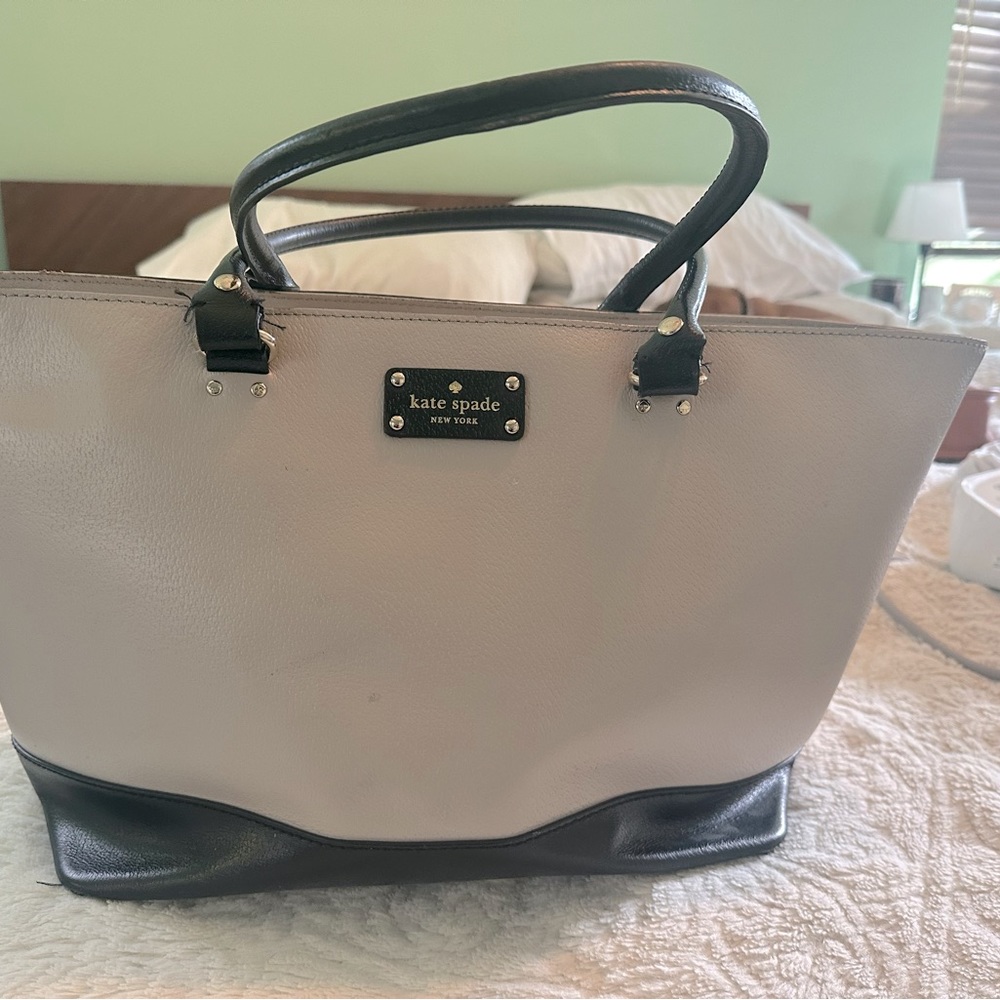 Kate Spade large tote bag with pockets and zipper closure